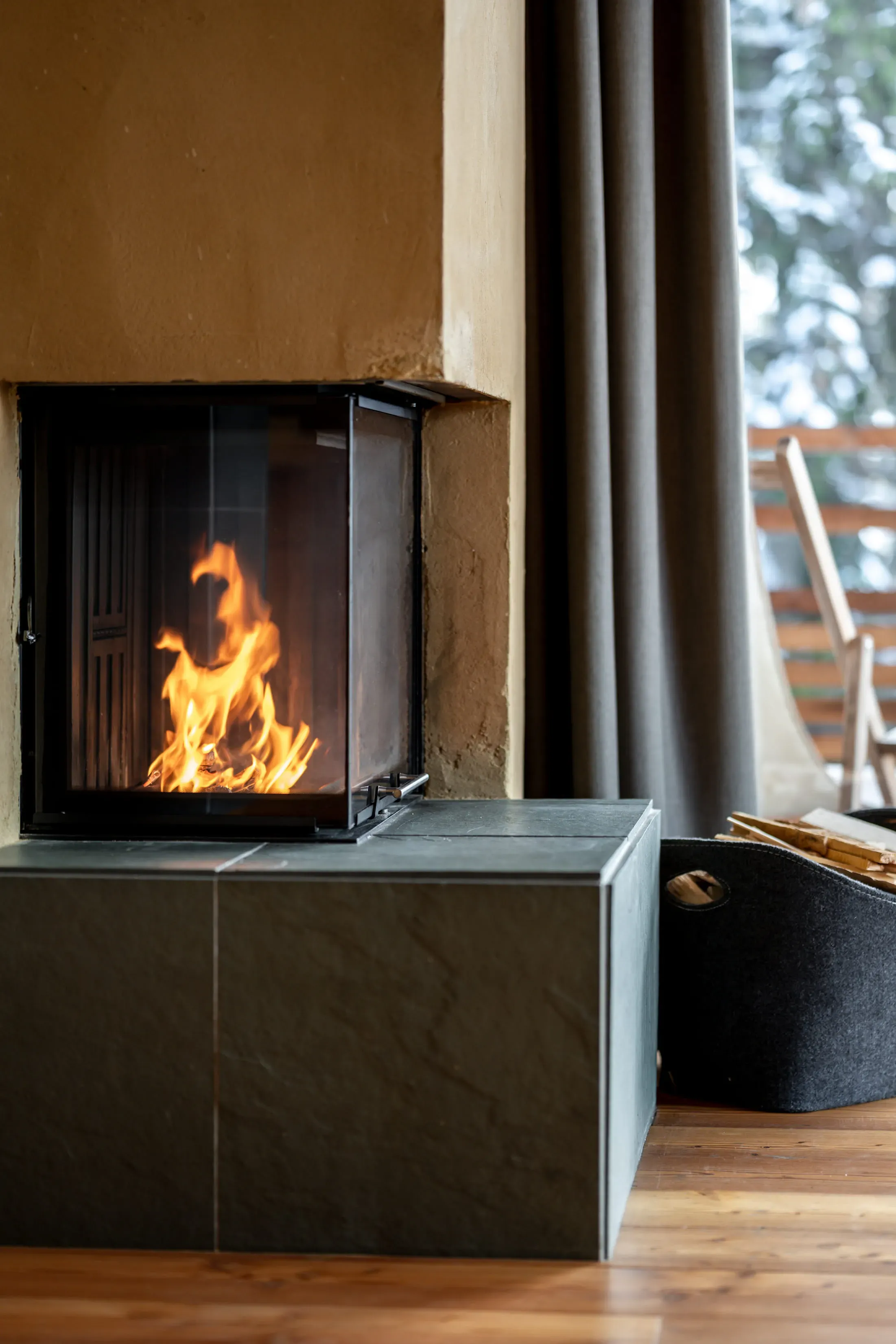 Kominek z ogniem